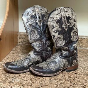 Lucchese women’s 8.5 studded boot